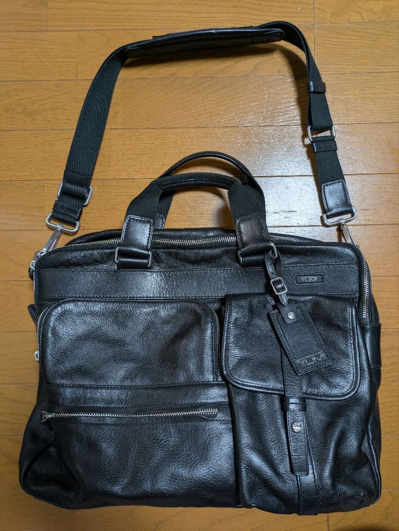 【美品】TUMI トゥミ 2層式 バッグ オールレザー 2way 黒 TUMI トゥミ 高級 2way レザービジネスバッグ 本革 黒 ショルダー